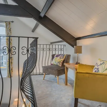 3 Bed In Sz469 *
