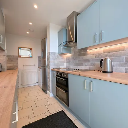 Holiday home 3 Bed In Sz469 *